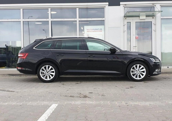 Skoda Superb cena 99900 przebieg: 104679, rok produkcji 2019 z Krapkowice małe 154